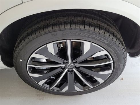 New 2026 Volvo XC90 T8 Plus w/ Protection Package Premier image 6