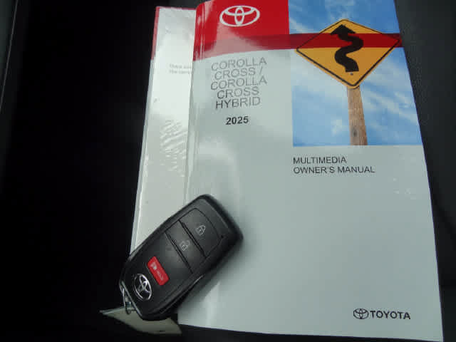 Certified 2025 Toyota Corolla Cross XLE FWD image 32