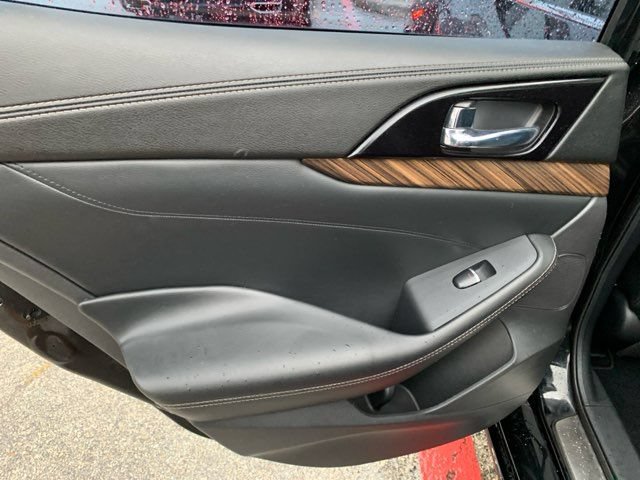 Used 2016 Nissan Maxima Platinum w/ Interior Lighting Package FWD image 17