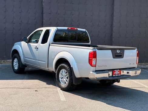 Used 2015 Nissan Frontier SV AWD/4WD image 5