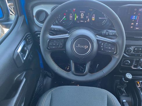 Used 2024 Jeep Wrangler Unlimited w/ Convenience Group AWD/4WD image 7