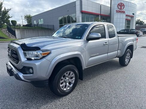 Used 2017 Toyota Tacoma SR5 w/ Tow Package AWD/4WD image 8