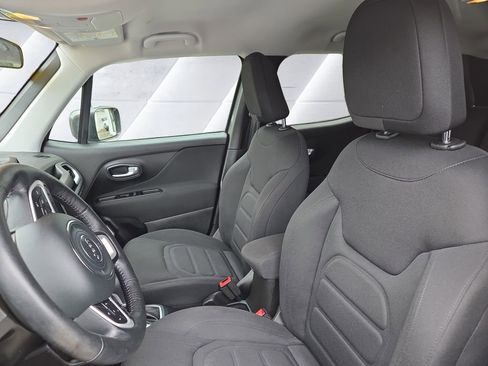 Certified 2020 Jeep Renegade Latitude w/ Cold Weather Group AWD/4WD image 7