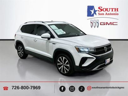 Used 2023 Volkswagen Taos SE w/ Panoramic Sunroof Package