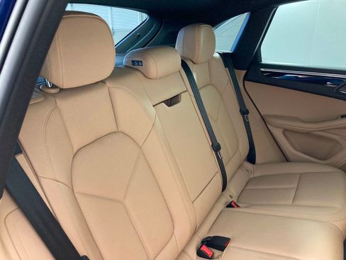 Used 2025 Porsche Macan image 19