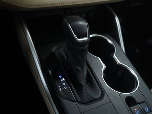 Used 2021 Toyota Highlander XLE image 26