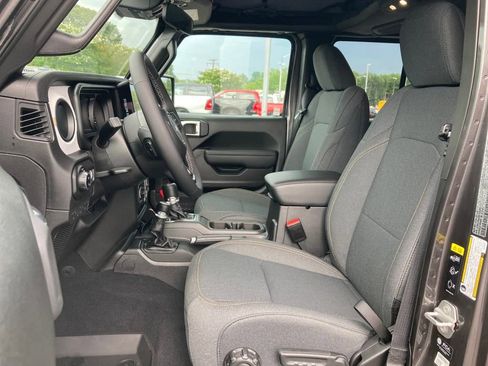 New 2025 Jeep Gladiator Sport image 9