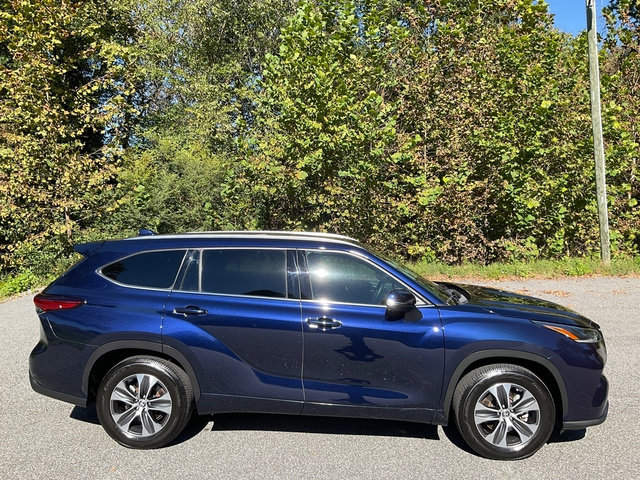 Used 2021 Toyota Highlander XLE FWD image 5