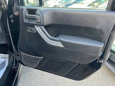 Used 2012 Jeep Wrangler Rubicon w/ PWR Convenience Group image 11