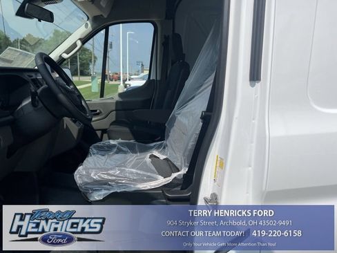 New 2023 Ford E-Transit Medium Roof image 15