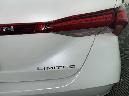 Used 2022 Toyota Avalon Limited w/ Advanced Safety Package image 12