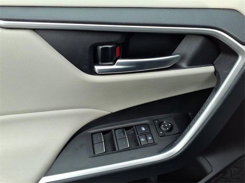 Used 2025 Toyota RAV4 XLE Premium image 13