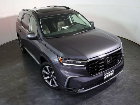 Used 2023 Honda Pilot Elite image 7