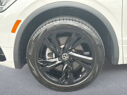 Used 2024 Volkswagen Tiguan SE R-Line AWD/4WD image 19