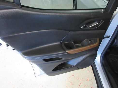 Used 2018 GMC Acadia SLE image 27