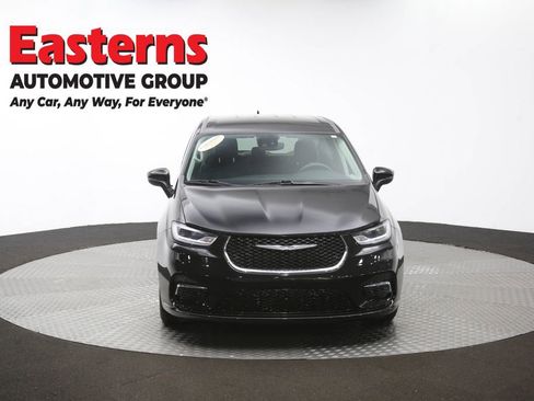 Used 2023 Chrysler Pacifica Touring-L FWD image 54