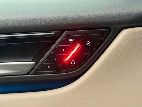 New 2026 Porsche Macan 4 Electric image 18