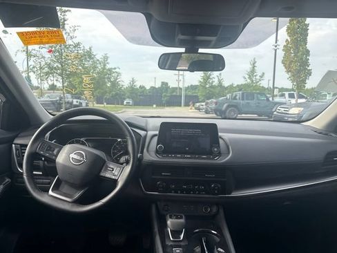 Used 2025 Nissan Rogue SV FWD image 17