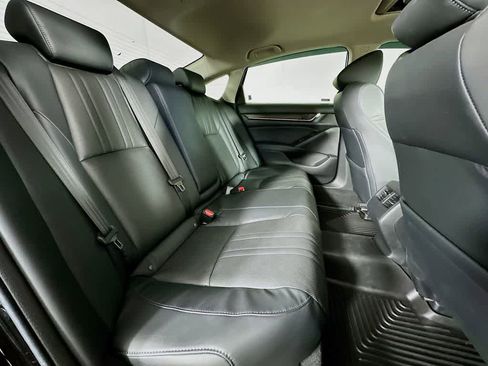 Used 2018 Honda Accord Touring image 33