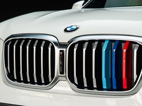 Used 2023 BMW X3 sDrive30i w/ Premium Package RWD image 5