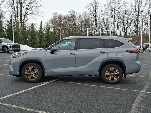 Certified 2022 Toyota Highlander Bronze Edition image 7
