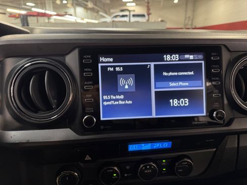 Certified 2022 Toyota Tacoma TRD Off-Road AWD/4WD image 28