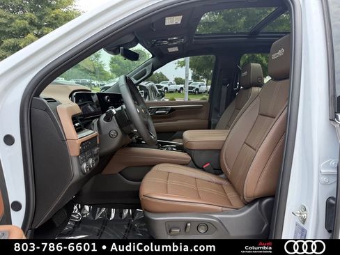 Used 2026 Chevrolet Suburban High Country AWD/4WD image 24