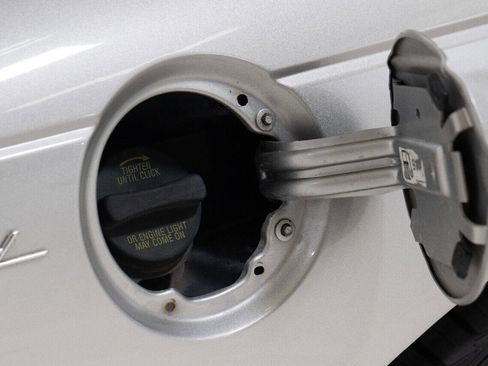 Used 2005 Ford Thunderbird Deluxe image 42