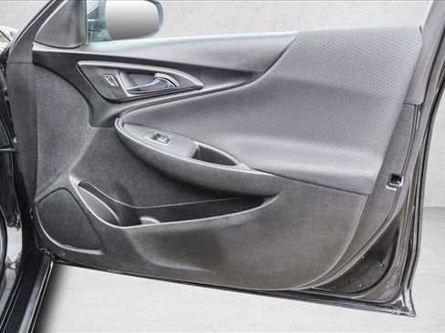 Used 2018 Chevrolet Malibu LT image 29