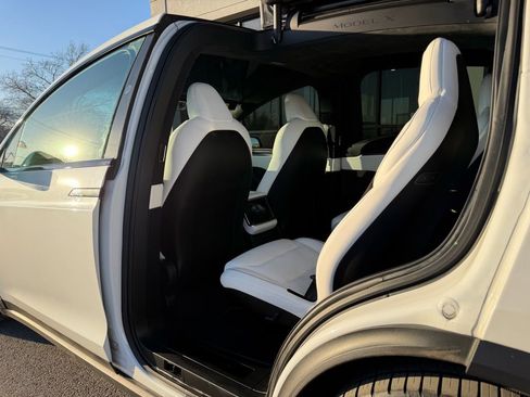 Used 2023 Tesla Model X Plaid image 21