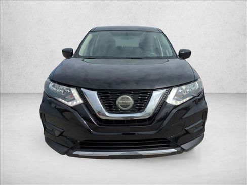Used 2018 Nissan Rogue S image 2
