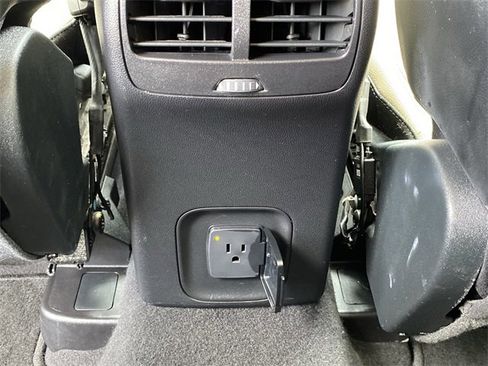 Used 2020 Ford Escape Titanium image 17