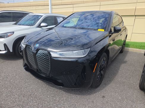 Used 2024 BMW iX xDrive50 w/ Sport Package AWD/4WD image 3