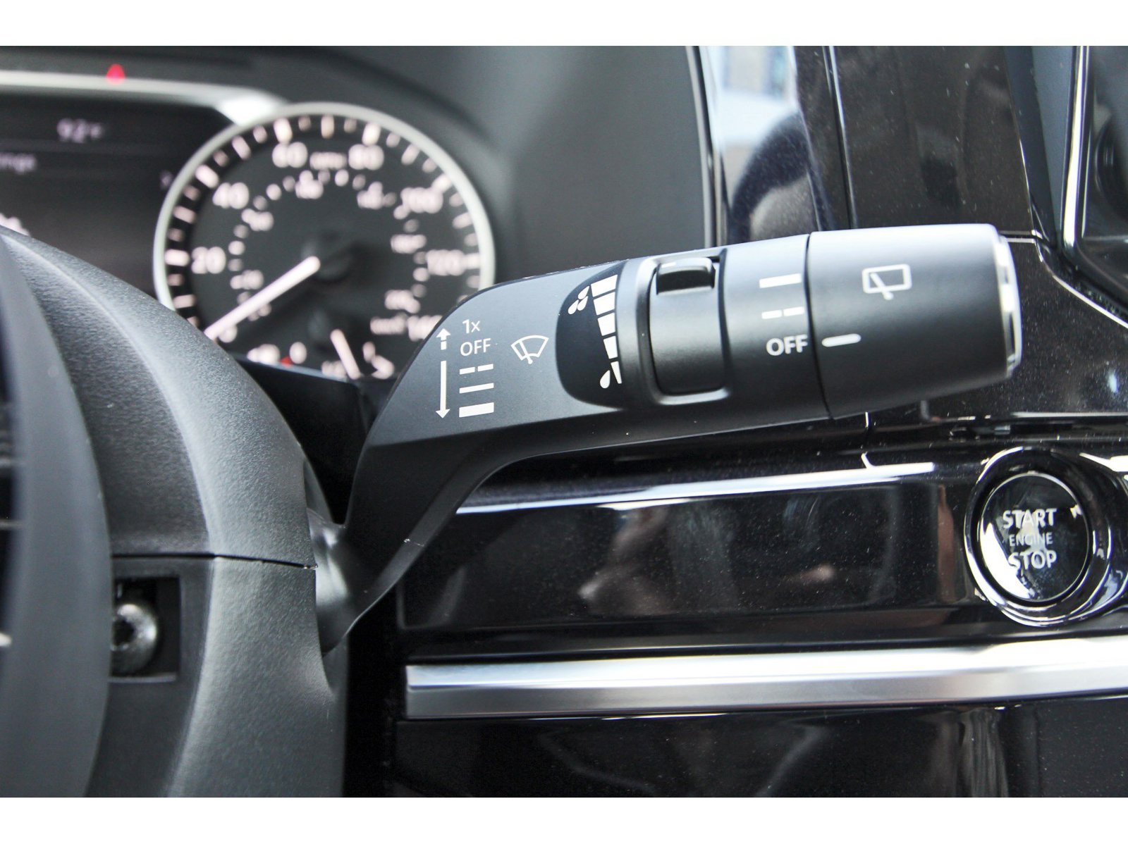 Certified 2025 Nissan Pathfinder SL FWD image 23