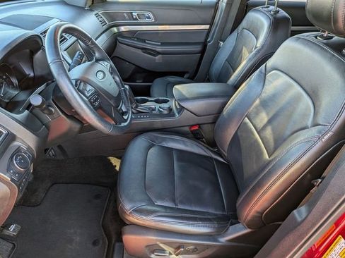 Used 2018 Ford Explorer XLT w/ Equipment Group 202A image 11