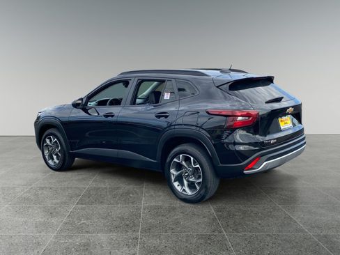 Used 2024 Chevrolet Trax LT FWD image 3
