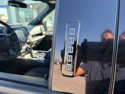 Used 2017 Ford F150 XLT w/ Equipment Group 302A Luxury AWD/4WD image 39
