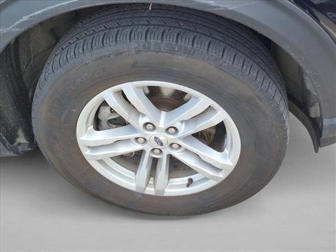 Used 2023 Ford Explorer XLT AWD/4WD image 7