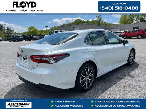 Used 2024 Toyota Camry XLE w/ Navigation Package FWD image 3