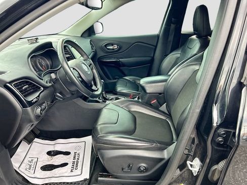 Used 2019 Jeep Cherokee Latitude Plus FWD image 16