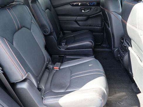 Used 2025 Honda Pilot TrailSport image 28