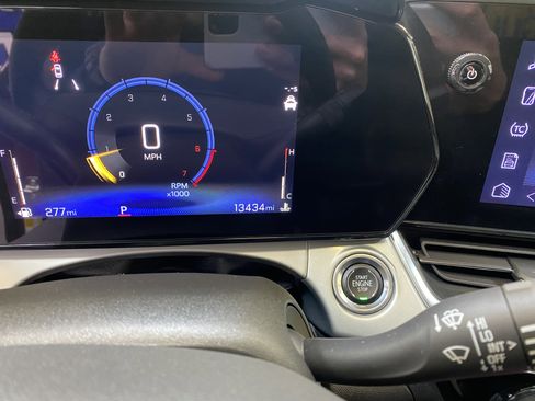 Used 2025 Chevrolet Trax LT w/ LT Convenience Package image 35