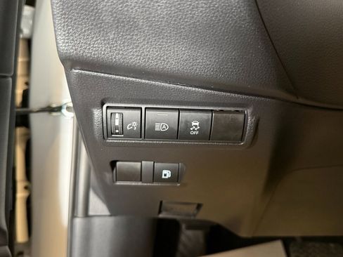 Used 2024 Toyota Corolla Cross SE image 19