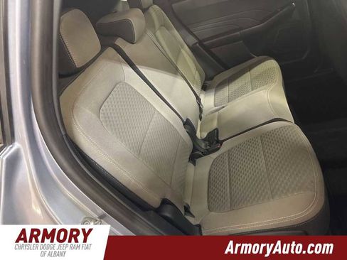 Used 2022 Ford Escape SE image 30