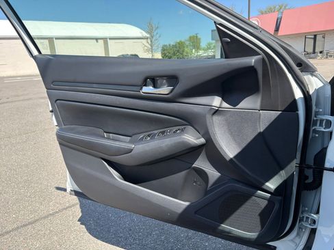 Used 2025 Nissan Altima 2.5 SV image 18