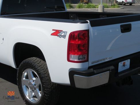 Used 2013 GMC Sierra 2500 SLT w/ SLT Convenience Package AWD/4WD image 17