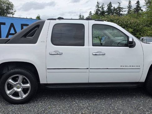 Used 2011 Chevrolet Avalanche LTZ AWD/4WD image 8
