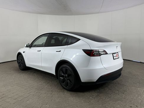 Used 2024 Tesla Model Y Long Range AWD/4WD image 5