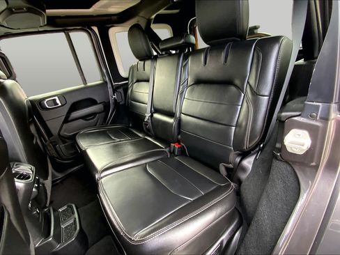 Used 2023 Jeep Wrangler Unlimited Sahara w/ Cold Weather Group AWD/4WD image 19
