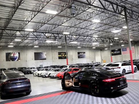 Used 2018 Porsche Panamera 4 image 11